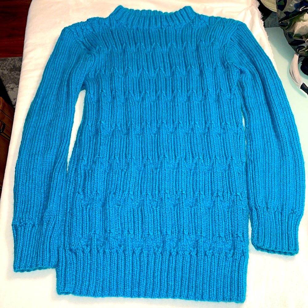Hand made sweater for men  size L stretch in blue